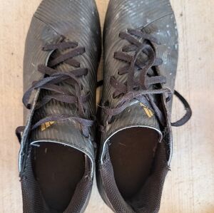 Adidas soccer cleats size 9